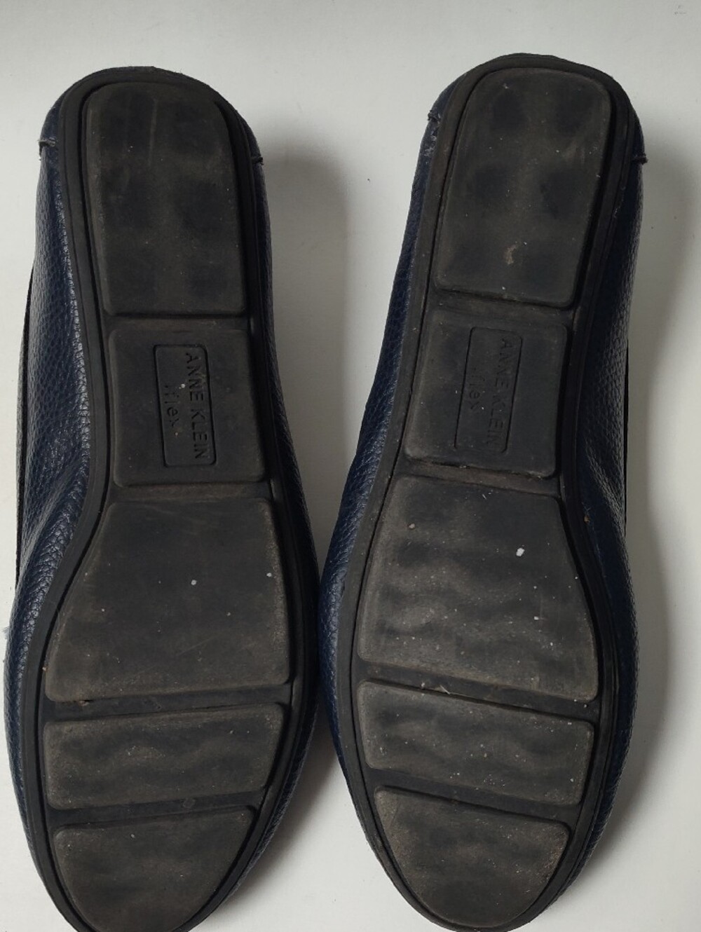 Anne Klein Navy Pebbled Leather Loafers with Gold Chain - Picture 3 of 6